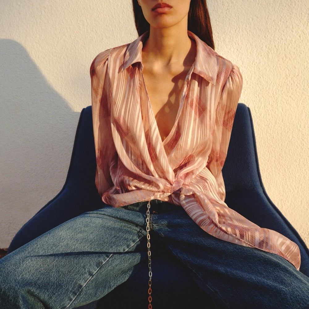 Zara METALLIC THREAD KNOTTED SHIRT Size Large seems like a small fit